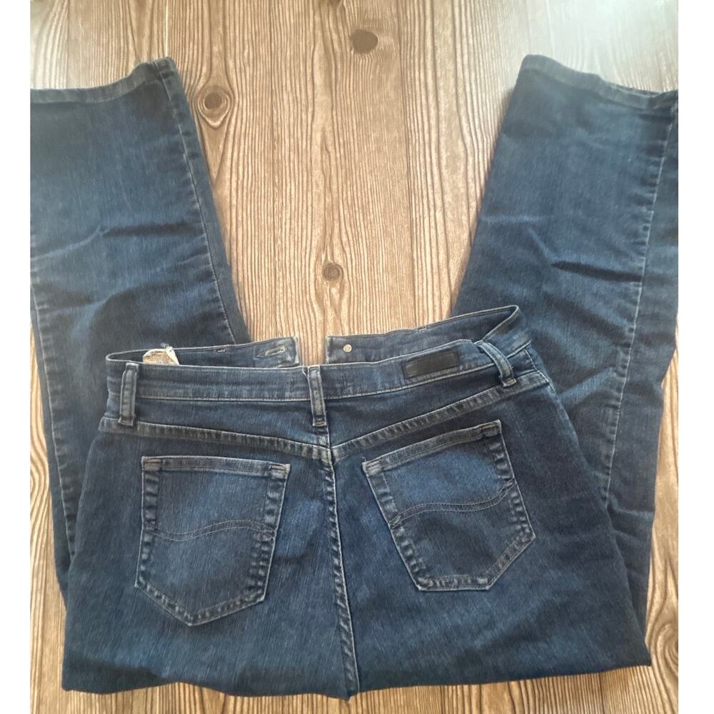 Lee Original Relaxed Fit Straight Leg Jean Women’s size 10 Petite mid dark wash